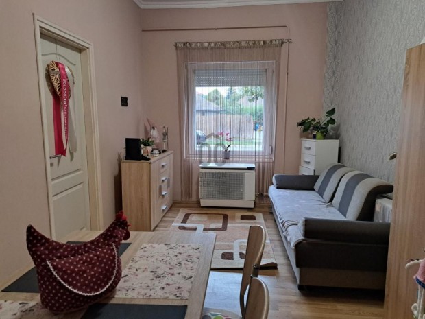 T�pi�szelei 80 nm-es h�z elad�