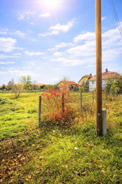 T�pi�szentm�rton k�zponti r�sz�n telek elad�!