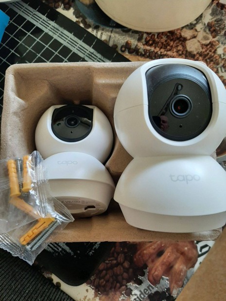 Tapo c200 wi-fi kamera két darab egyben eladó