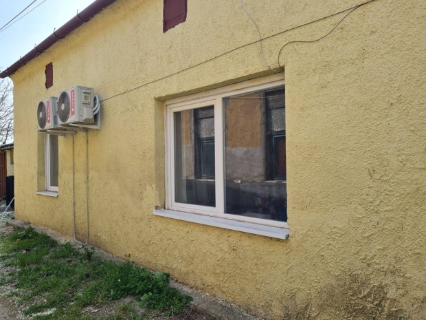 Tapolca belv�ros�ban f�ldszinti lak�s elad�