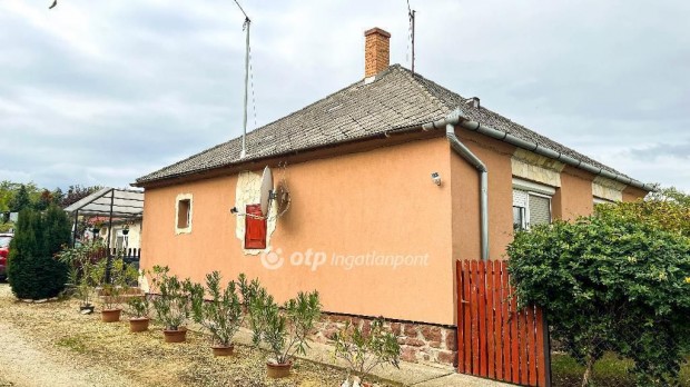 T�pszentmikl�si 110 nm-es h�z elad�