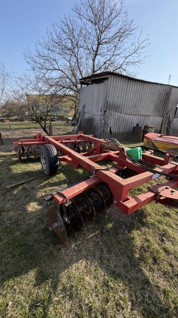 T�rcsa Agrog�p elad�