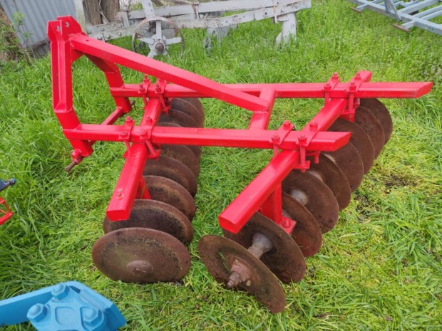 Trcsa T25-s traktor utn