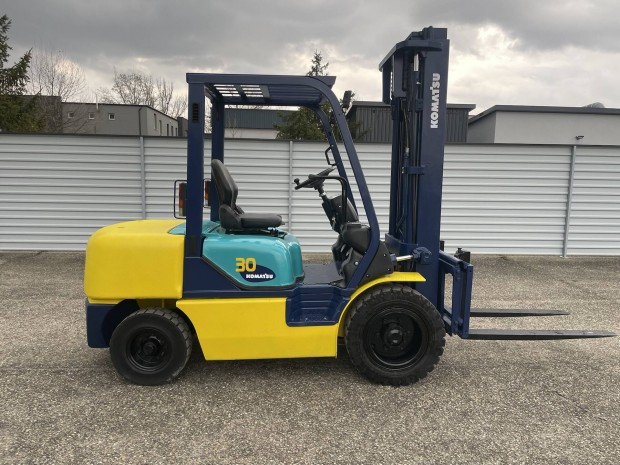 Targonca Dízel 3T Komatsu Oldalmozgató