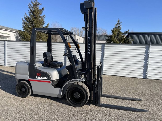 Targonca Dízel 3T Nissan Oldalmozgató