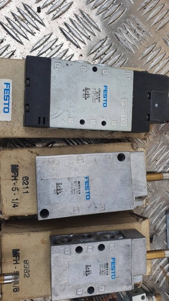 Targonca alkatr�szek dugvilla m�gnesszelep g�rg� fojt� id�z�t�