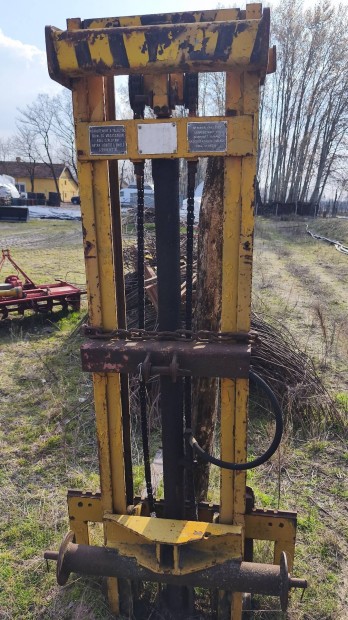 Targoncatorony traktorra