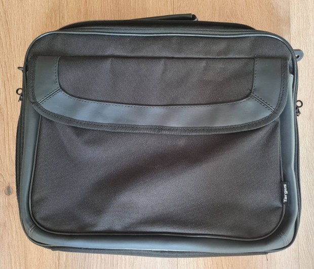 Targus Briefcase / Classic 15-15.6" Clamshell Laptop tska 42X10 X 34