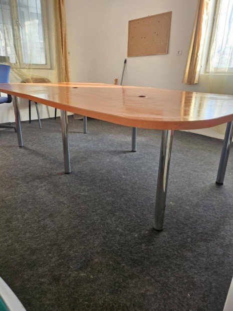 Tárgyaló Asztal, ( 2,5 X 1,5 méter,- 75 cm magas ) Gyönyörű állapotba