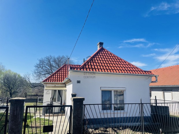 Tarjánpusztai eladó tégla családi ház