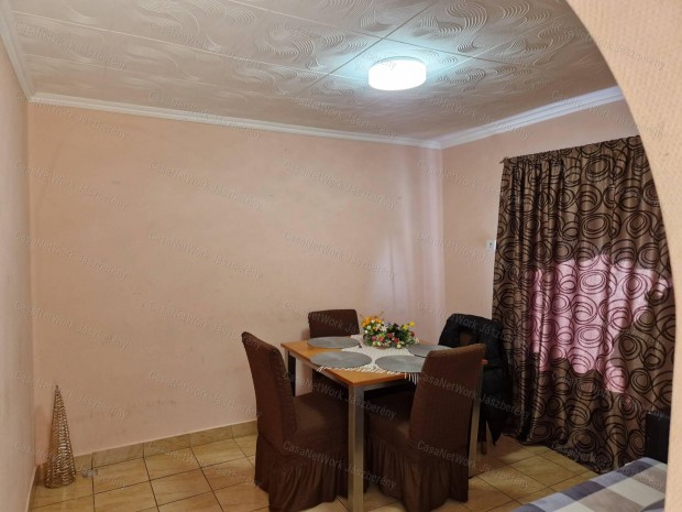 Tarna�rs�n, 42 nm-es, fel�j�tott, 1 szob�s, nappalis csal�di h�z elad�