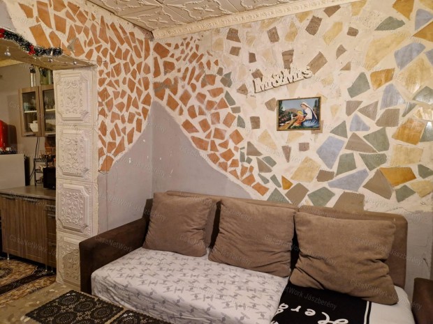 Tarna�rs�n  46 nm-es, fel�j�tand�, egy szob�s csal�di h�z elad�