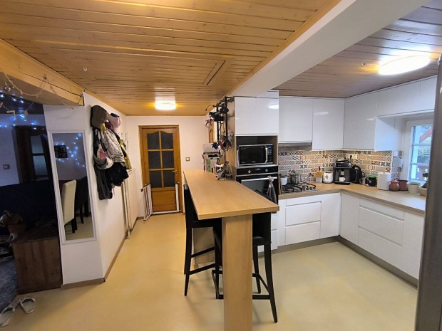 T�rnok, R�k�czi �ton 70 m2 csal�di h�z, 2 szoba + nappali