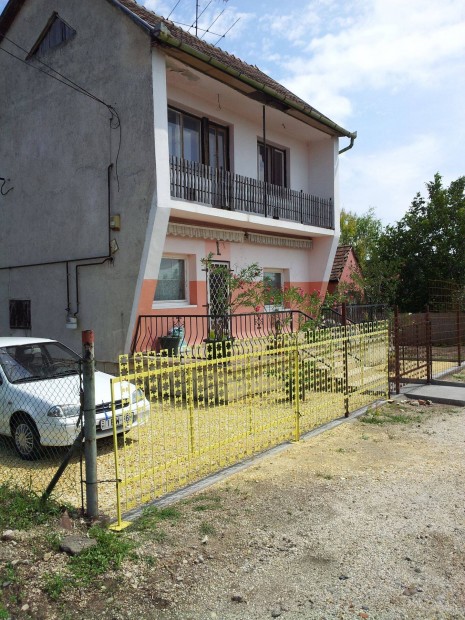 T�rnoki csal�di h�z