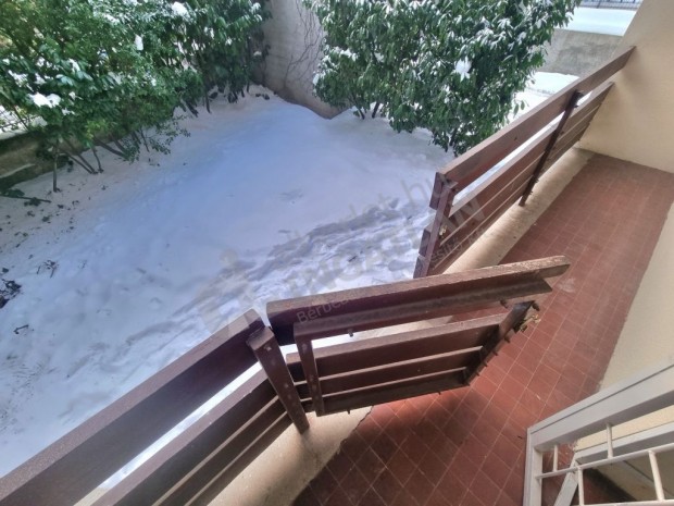 T�rogat� �t, K�ZVETLEN KERTKAPCSOLAT, 3 k�l�n bej�rat� szob�s lak�s!