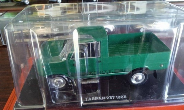 Tarpan 237 kisauto modell 1/24 Elad