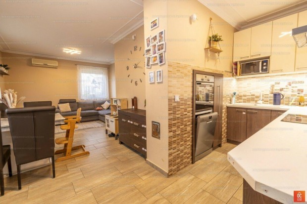 T�rsash�zi nett� 101 nm lak�s saj�t kerttel �ll�n elad�