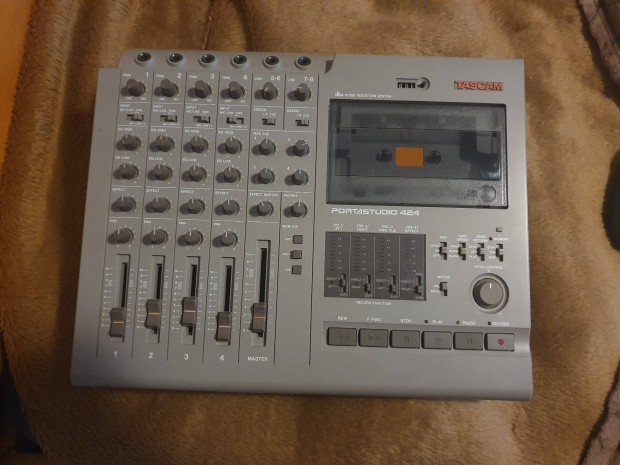 Tascam portastudio 424 kazetts felvev