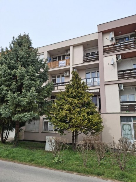 Tata, 2+1 szob�s  t�gla lak�s elad�