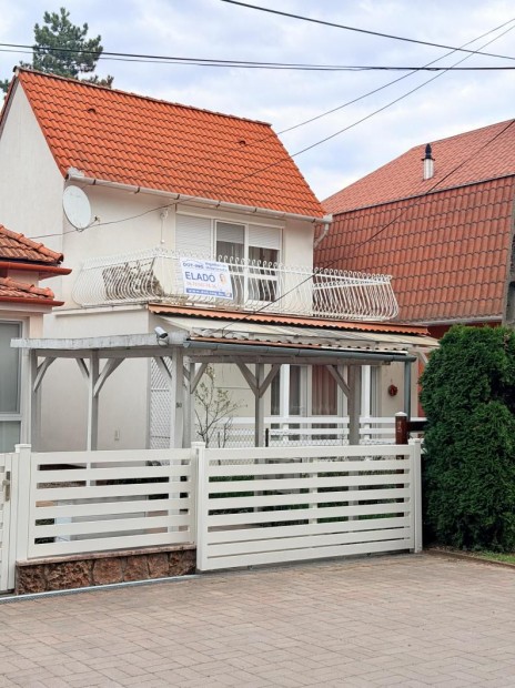 Tata, 2 szob�s  csal�di h�z elad�