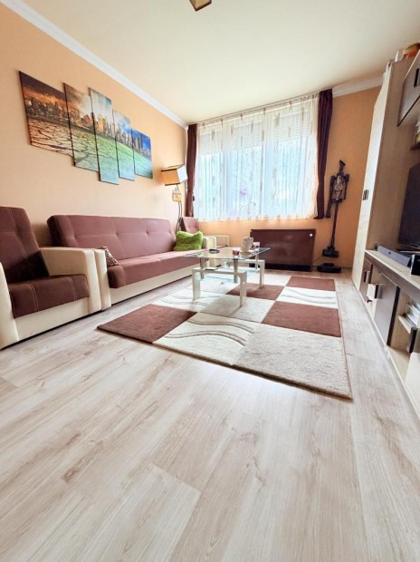 Tata, 2 szob�s  t�gla lak�s elad�