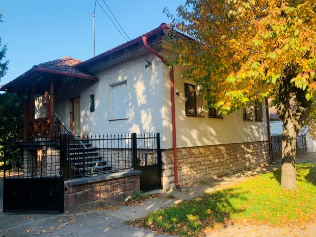 Tata, 3 szobás családi ház kiadó