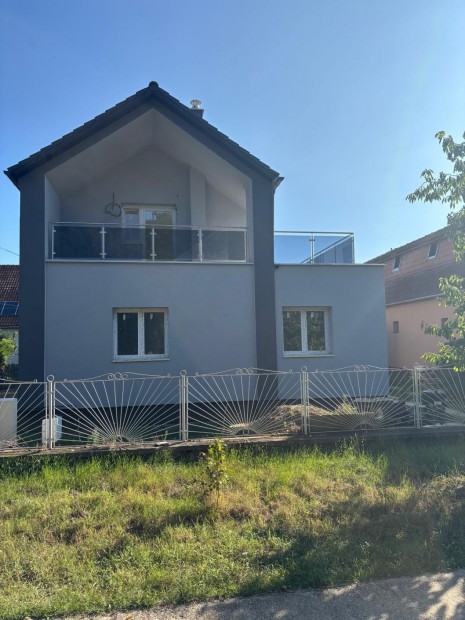 Tata, 4 szob�s  csal�di h�z elad�