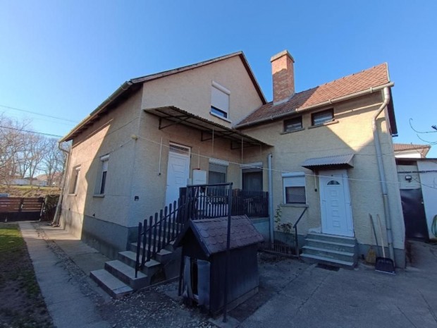 Tata, 4 szob�s  csal�di h�z elad�