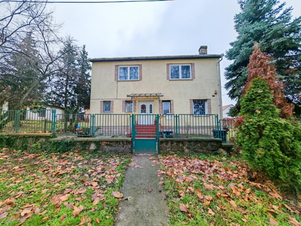 Tata, 4 szob�s  csal�di h�z elad�