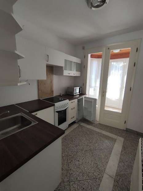 Tata, 4 szob�s  csal�di h�z kiad�