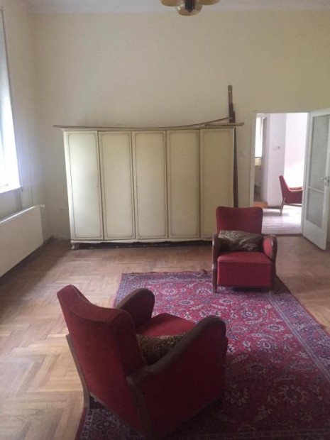 Tata, 4 szob�s  iroda - nem irodah�zban kiad�