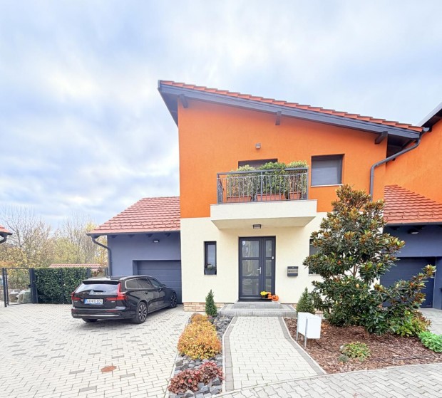 Tata, 4 szob�s  sorh�z elad�