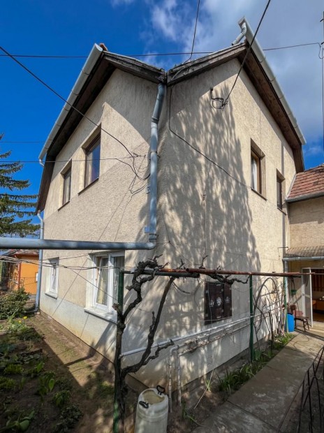 Tata, 5 szob�s  csal�di h�z elad�