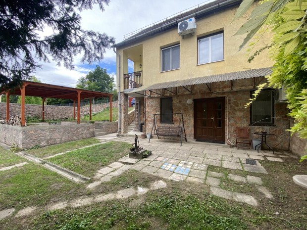 Tata, 5 szob�s  csal�di h�z elad�