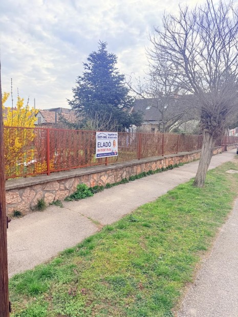 Tata,  �p�t�si telek elad�