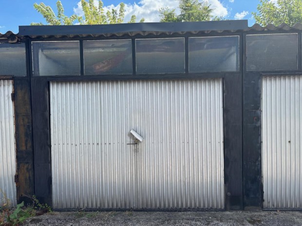 Tata,  �n�ll� gar�zs elad�