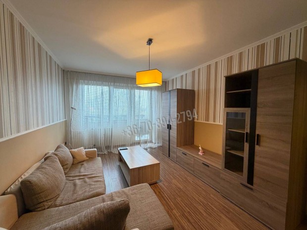 Tata k�zkedvelt r�sz�n, 2. emeleti, 3 szob�s, erk�lyes lak�s!