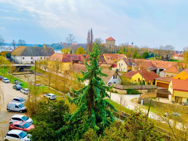 Tata sz�v�ben elad� t�mb lak�s a legjobb lok�ci�ban