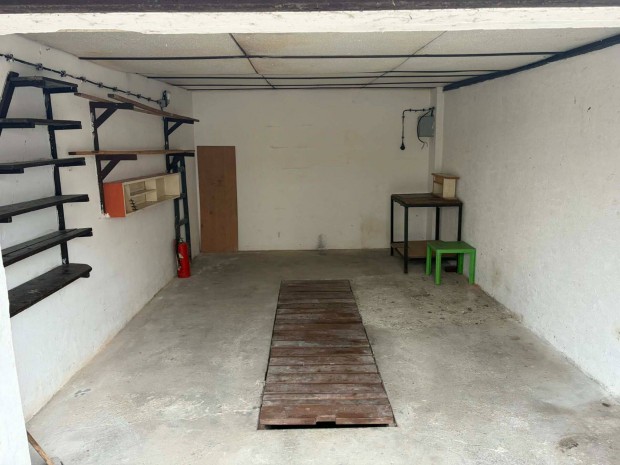 Tatab�nya Cseri lak�park mellett gar�zs kiad�