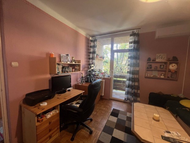 Tatab�nya D�zsakertben, 3. emeleti 2 erk�lyes, fel�j�tott lak�s!