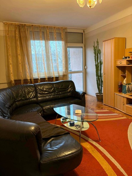 Tatab�nya M�rt�rok �ton erk�lyes k�tszob�s sz�p lak�s