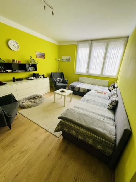 Tatab�nya, 1+1 szob�s   lak�s elad�