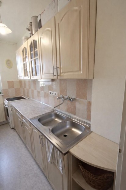 Tatab�nya, 1+1 szob�s  t�gla lak�s elad�