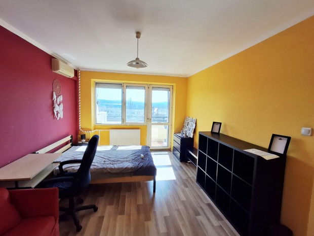 Tatab�nya, 1 szob�s   lak�s elad�