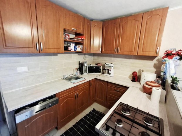 Tatab�nya, 2+1 szob�s  t�gla lak�s elad�