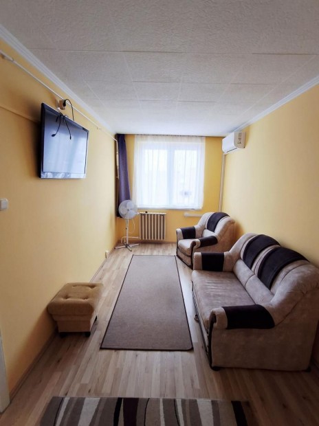 Tatab�nya, 2 szob�s   lak�s elad�