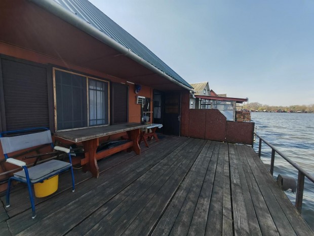 Tatab�nya, 2 szob�s  nyaral� elad�