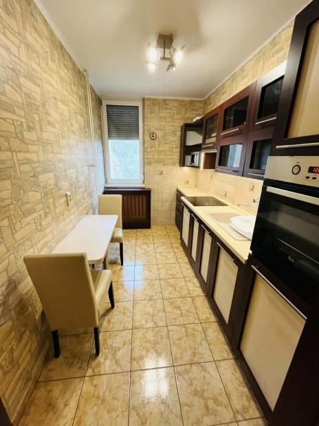 Tatab�nya, 2 szob�s  t�gla lak�s elad�