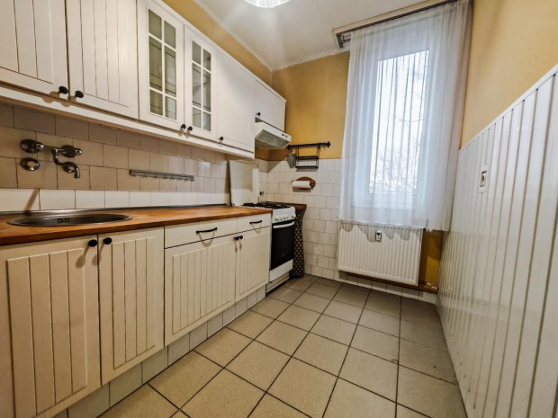 Tatab�nya, 2 szob�s  t�gla lak�s elad�