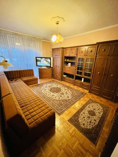 Tatab�nya, 2 szob�s  t�gla lak�s elad�